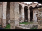 05326 ostia - regio iii - insula x - caseggiato del serapide (iii,x,3) - hof - bli ri suedosten - 01-2024.jpg